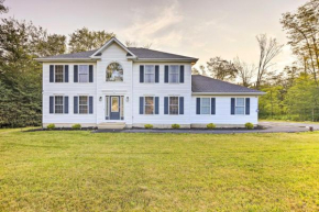 Hot Tub and Fire Pit Family Home in Tobyhanna